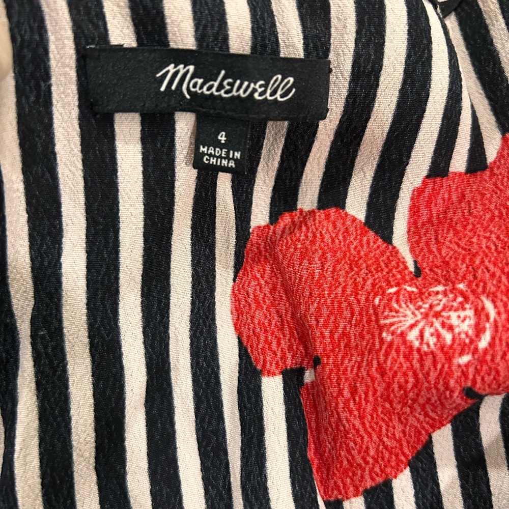 Madewell Ruffle Wrap Dress
(B5) - Picture 3 of 3
